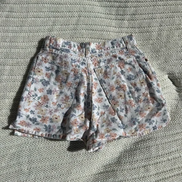Express, Floral Jean Shorts, Size 7/8 - Picture 3 of 4